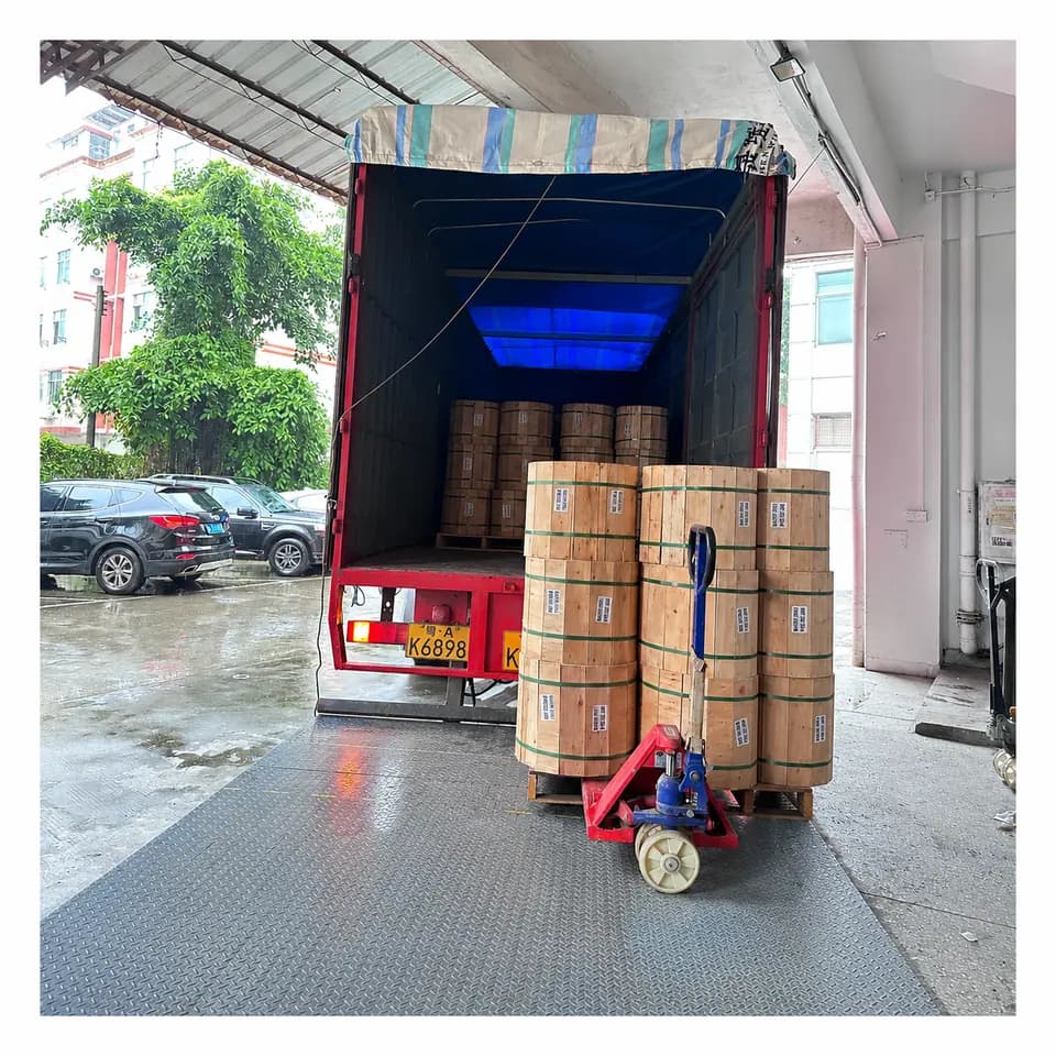ENTREGA REGIONAL — Etiquetas, embalaje y destino preparados para la importación
